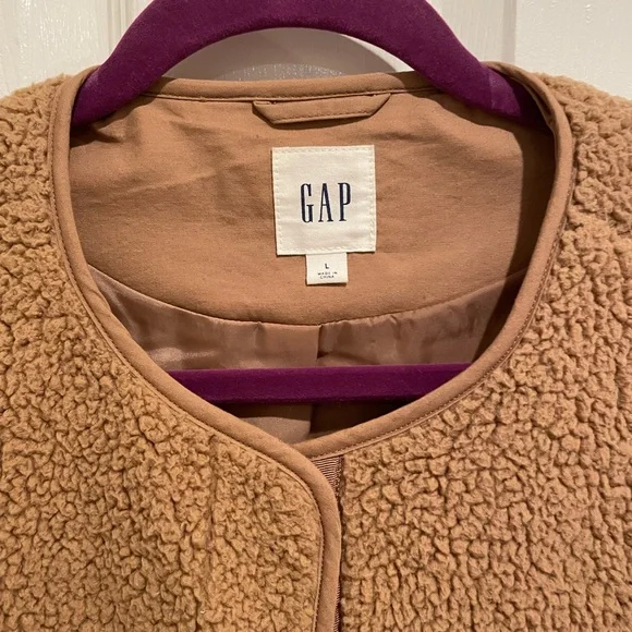 GAP Women’s Cozy Sherpa Collarless Jacket - Picture 3 of 11